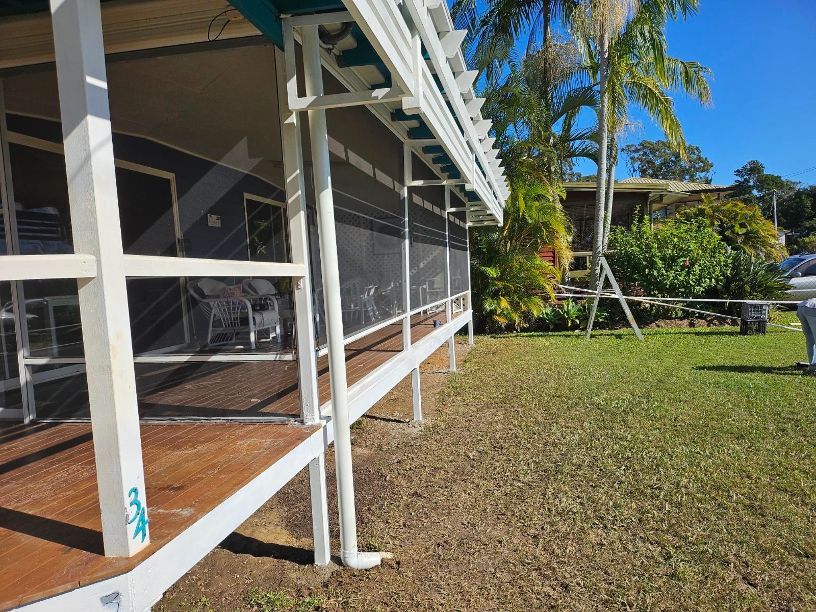 Screened veranda construction on Macleay Island